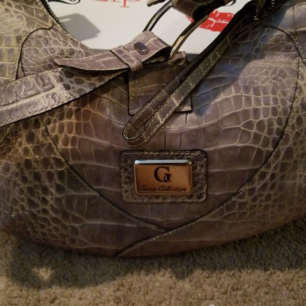 GUESS HAND BAG - Picture 2 of 3
